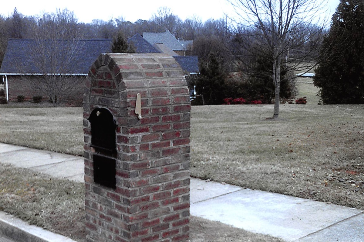 Stone mailbox design