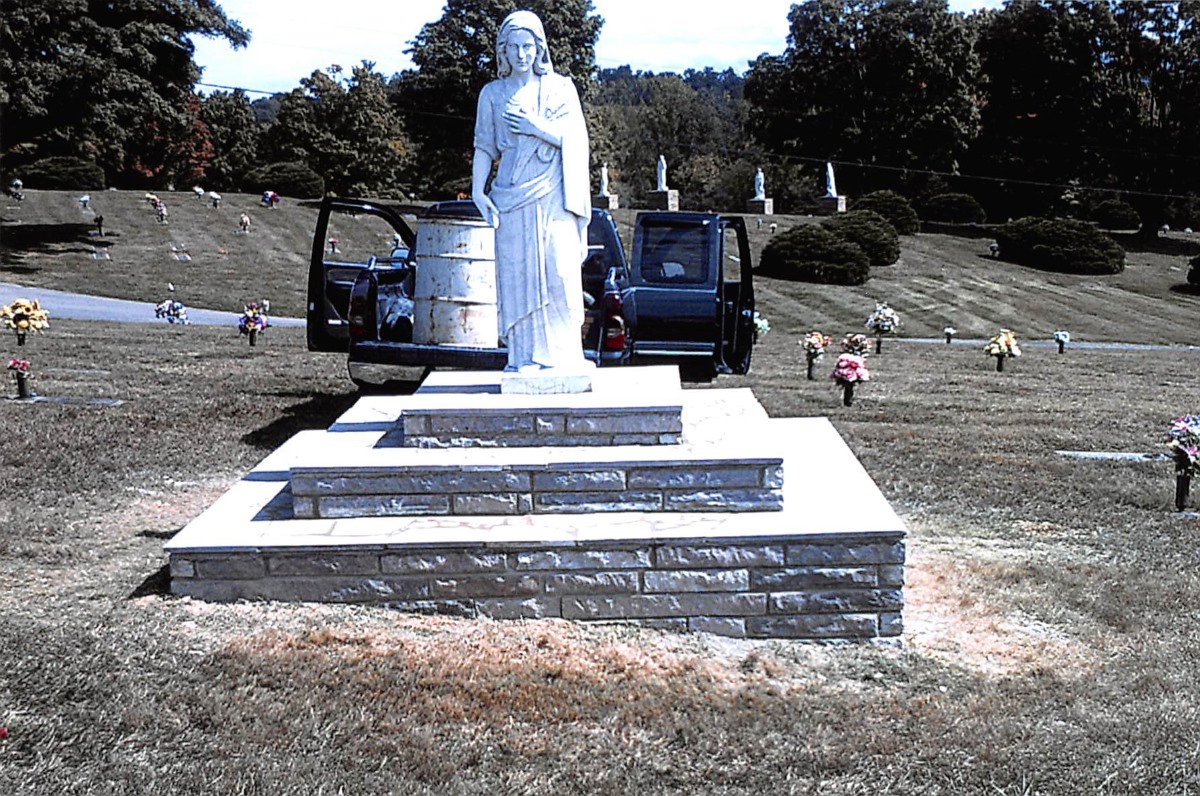 Stone monument design